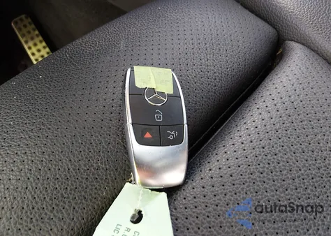 2022 Mercedes-Benz Glc 300 Suv z USA, uszkodzony, nr VIN W1N0G8DB9NV329501